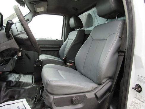 Used 2015 Ford F550 2WD Regular Cab Super Duty image 24