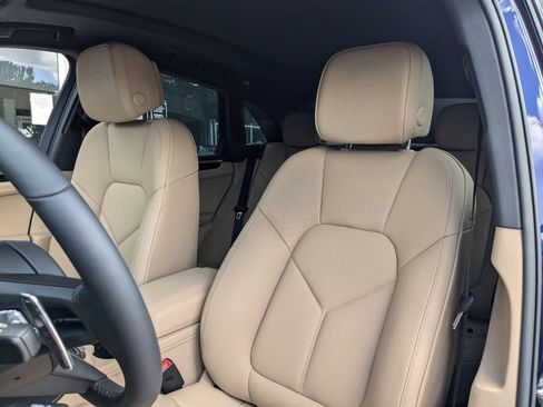 Used 2025 Porsche Macan AWD/4WD image 5