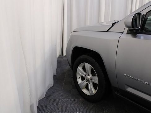 Used 2016 Jeep Compass Latitude image 19