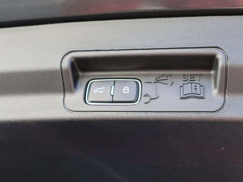 Used 2020 Ford Explorer Platinum w/ Premium Technology Package image 33