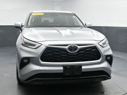 Used 2021 Toyota Highlander LE image 3