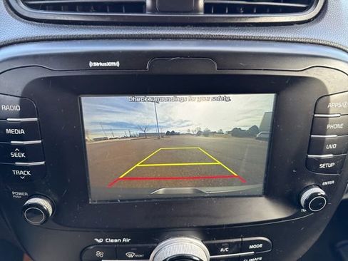 Used 2019 Kia Soul + image 11