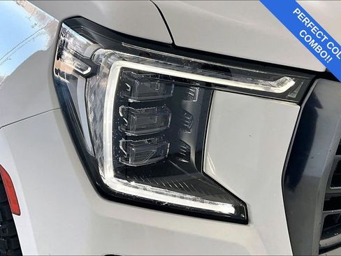 Used 2023 GMC Yukon XL AT4 image 40