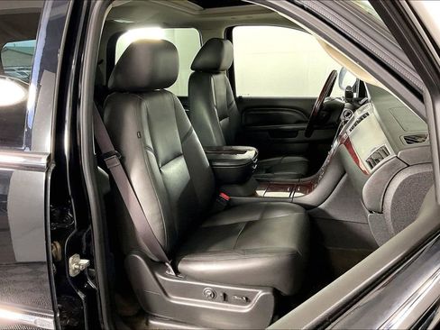 Used 2013 Cadillac Escalade Luxury image 10