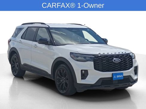 Used 2025 Ford Explorer ST-Line w/ Premium Package RWD image 3