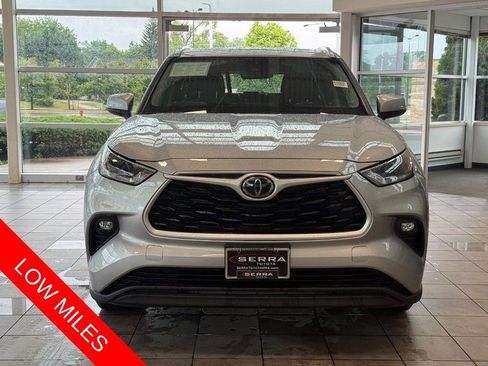 Used 2021 Toyota Highlander XLE AWD/4WD image 7
