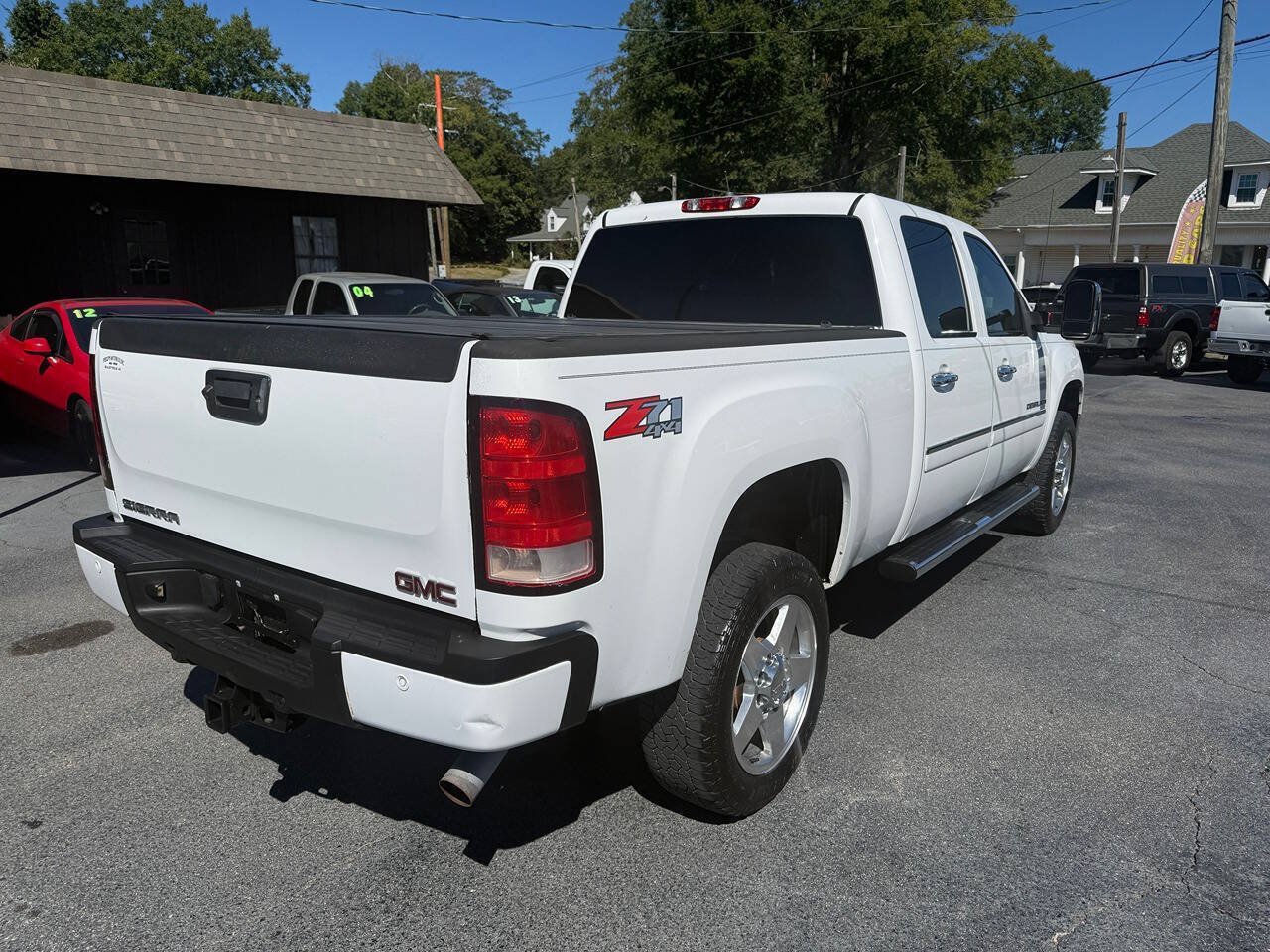 Used 2012 GMC Sierra 2500 Denali w/ Suspension Package, Off-Road AWD/4WD image 3