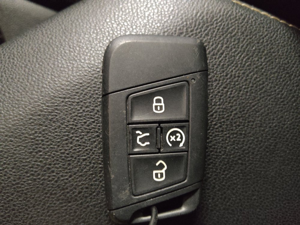 Used 2025 Volkswagen Jetta SE FWD image 32