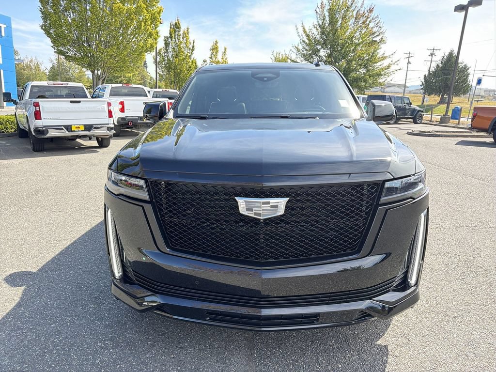 Certified 2023 Cadillac Escalade Sport w/ LPO, ONYX Package AWD/4WD image 4