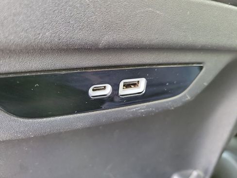 Used 2024 Chrysler Pacifica Touring-L image 13