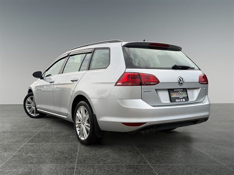 Used 2015 Volkswagen Golf TDI SE FWD image 3