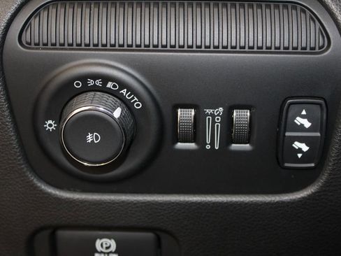 Used 2023 Jeep Wagoneer L Series II image 42