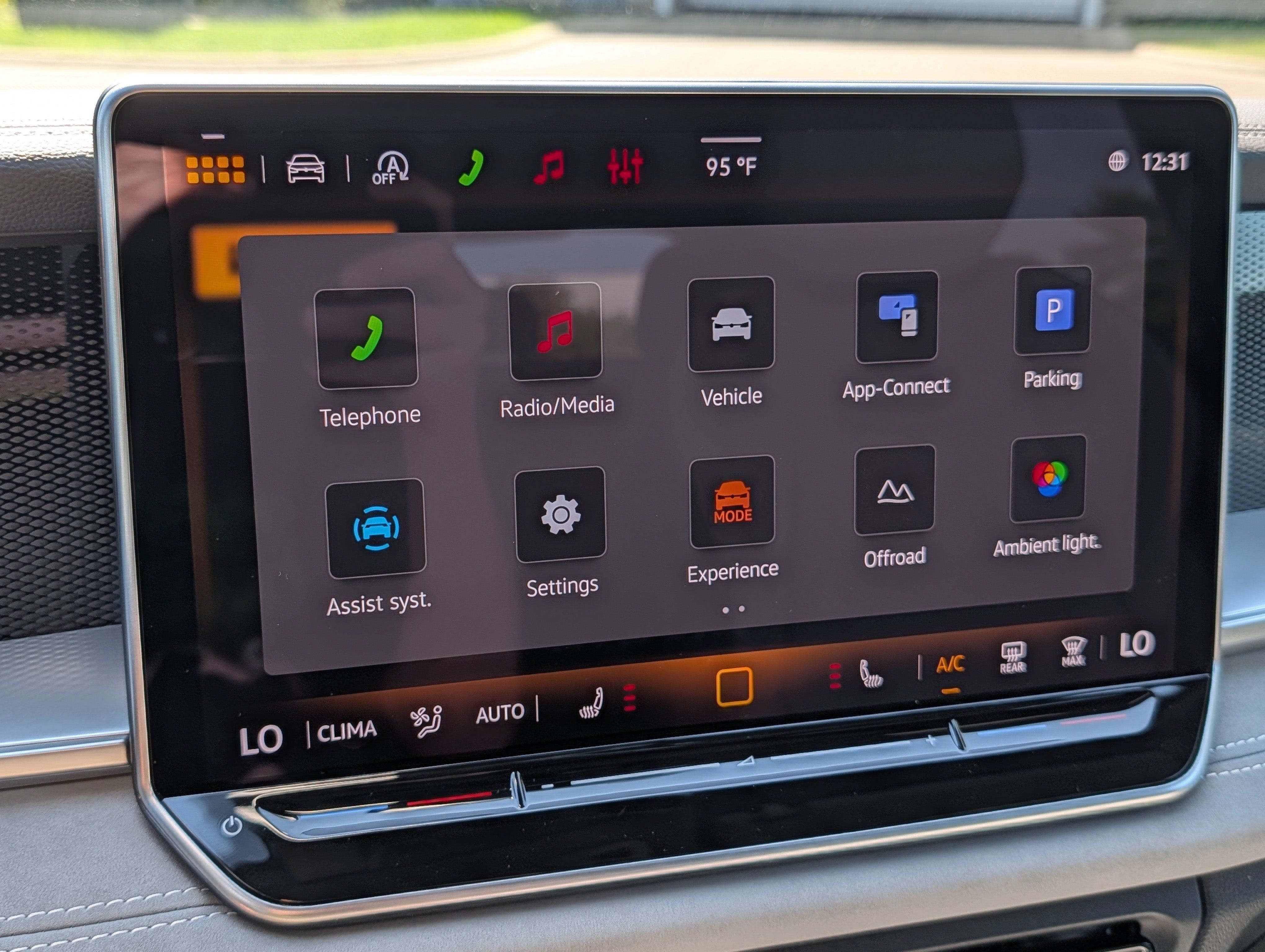 Certified 2026 Volkswagen Tiguan SE R-Line AWD/4WD image 22