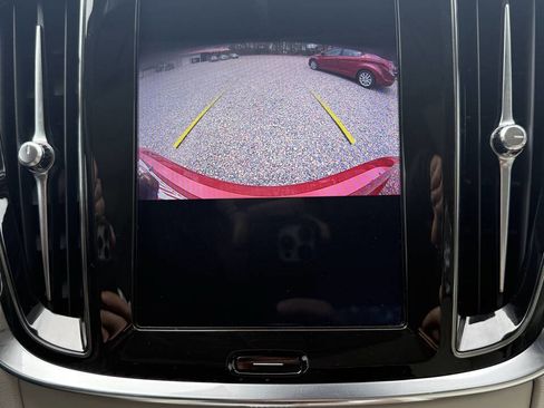 Used 2019 Volvo S60 T6 Momentum image 16