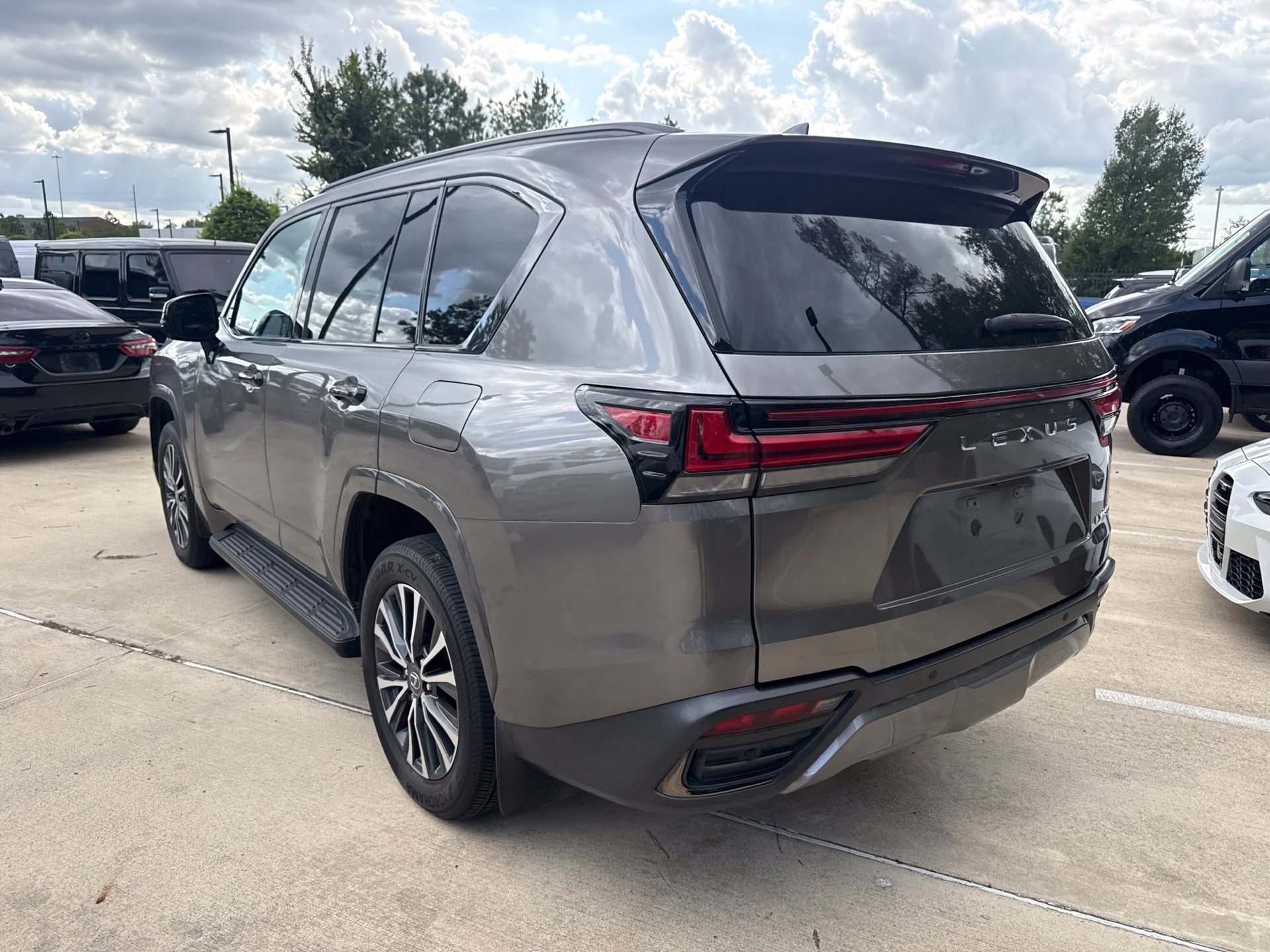 Used 2023 Lexus LX 600 4WD w/ Appearance Package image 6