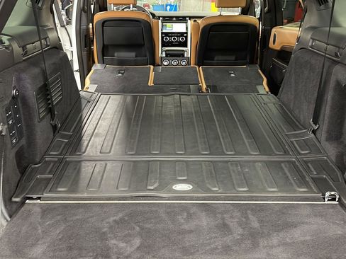 Used 2017 Land Rover Discovery HSE Luxury AWD/4WD image 10