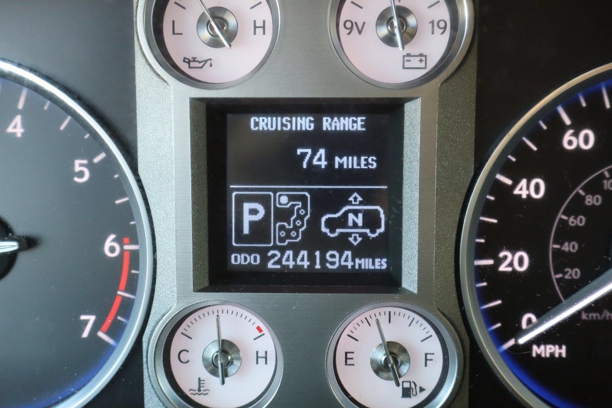 Used 2011 Lexus LX 570 4WD w/ Luxury Pkg image 46