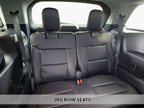 Used 2023 Ford Explorer XLT w/ Equipment Group 202A image 6