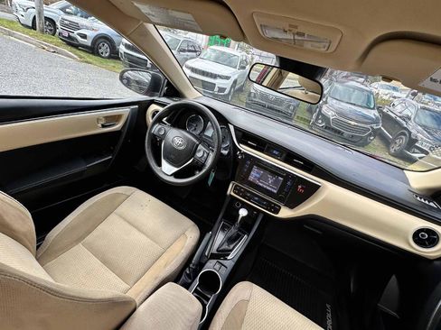 Used 2018 Toyota Corolla LE FWD image 15