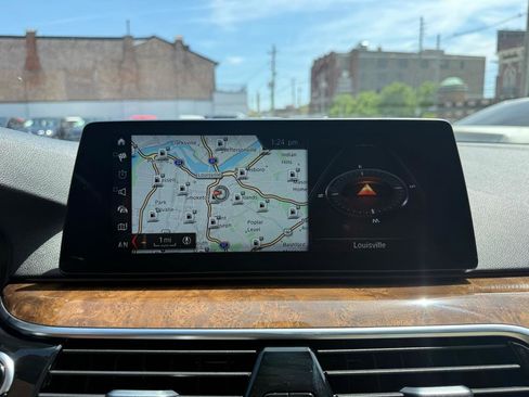 Used 2018 BMW 530i xDrive w/ Premium Package image 11