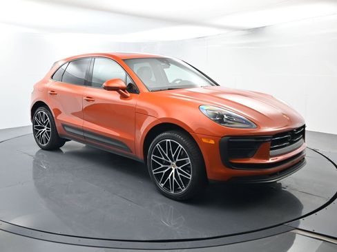 Certified 2025 Porsche Macan image 17