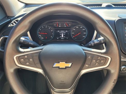 Used 2018 Chevrolet Equinox LT image 30