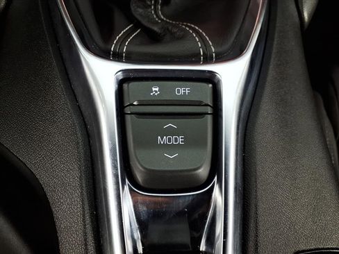 Used 2021 Chevrolet Camaro LT image 21