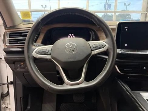 Used 2024 Volkswagen Atlas SE AWD/4WD image 24
