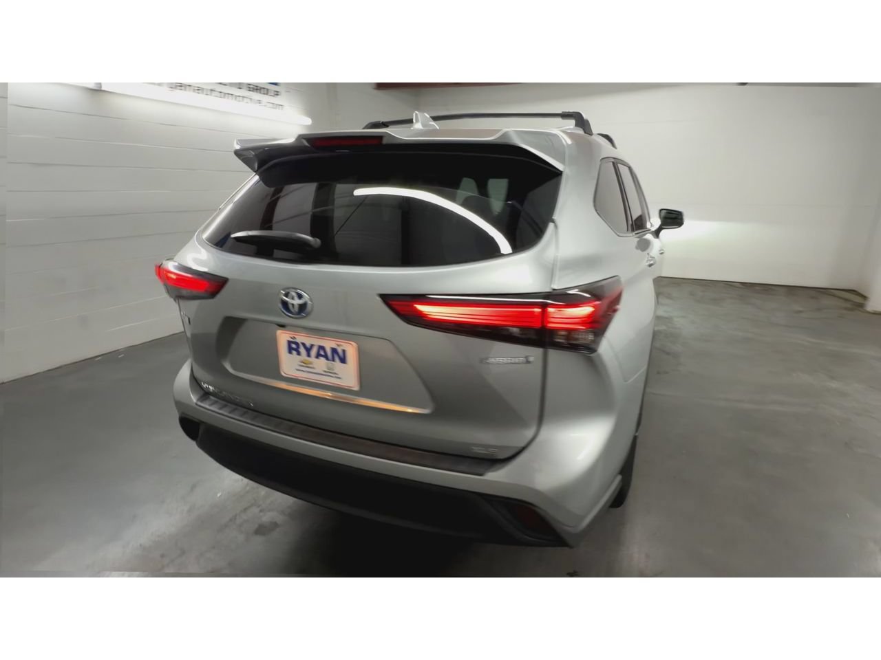 Used 2023 Toyota Highlander XLE FWD image 8