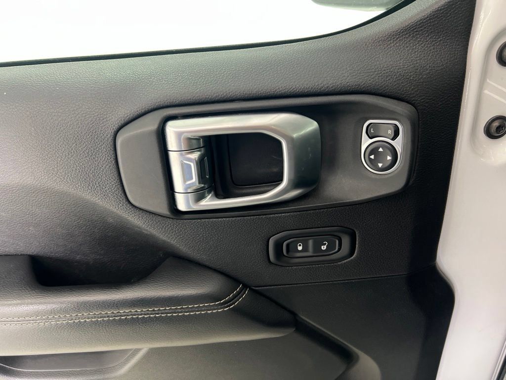 Used 2020 Jeep Wrangler Unlimited Sahara AWD/4WD image 20