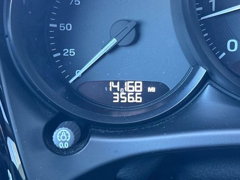 Used 2024 Porsche Macan image 33