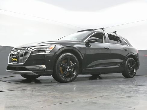 Used 2019 Audi e-tron Prestige w/ Prestige Package image 55