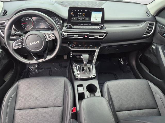 Used 2022 Kia Seltos SX w/ Sunroof Package AWD/4WD image 19