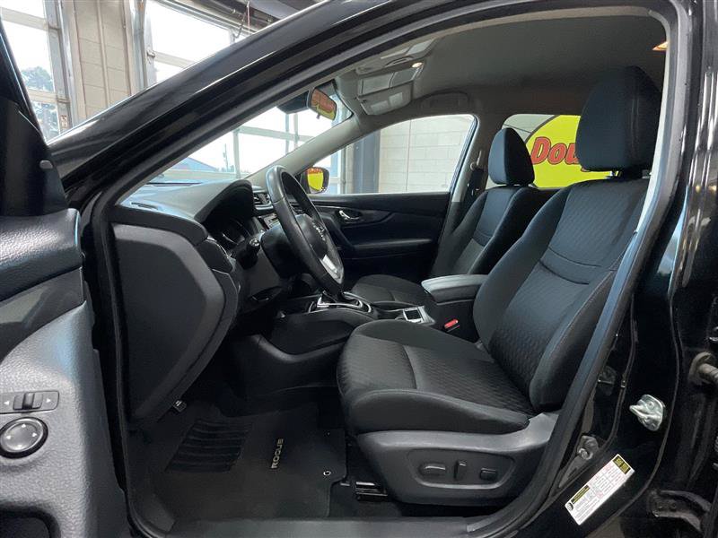 Used 2020 Nissan Rogue SV FWD image 11
