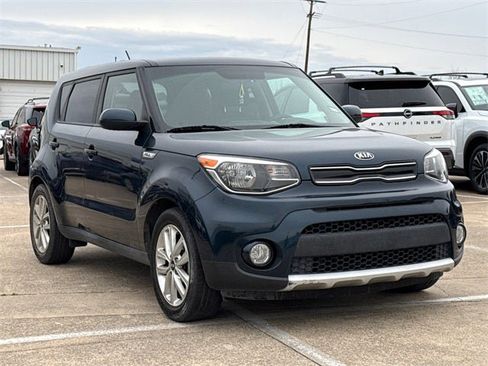 Used 2017 Kia Soul + image 2