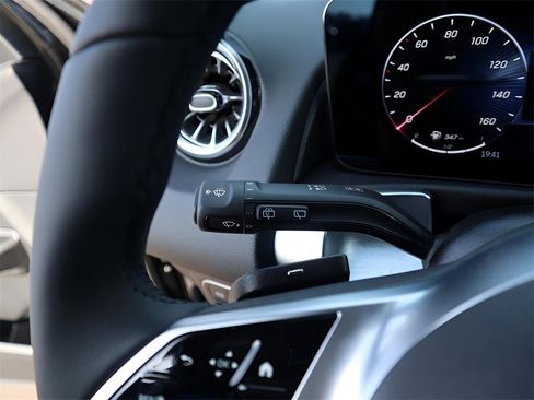 New 2026 Mercedes-Benz GLB 250 4MATIC image 41