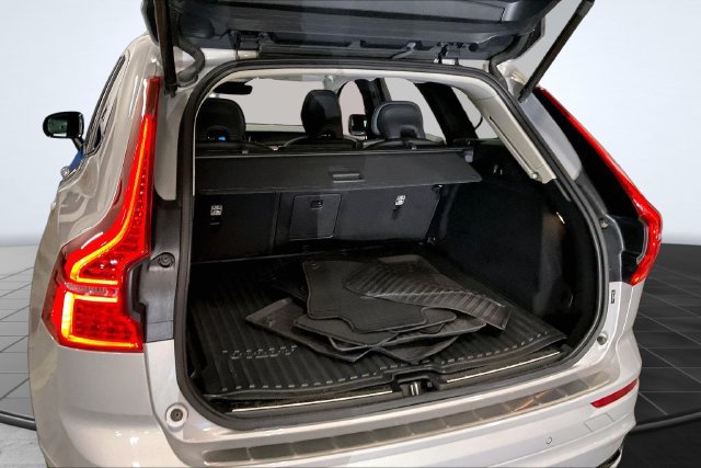 Used 2024 Volvo XC60 B5 Plus w/ Protection Package Premier AWD/4WD image 6
