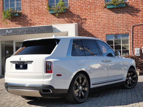 Certified 2022 Rolls-Royce Cullinan w/ Cullinan Package image 2