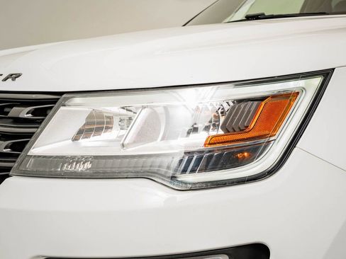 Used 2017 Ford Explorer XLT w/ Equipment Group 202A image 14