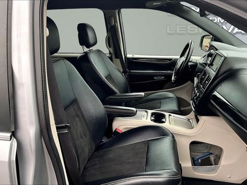 Used 2020 Dodge Grand Caravan SXT FWD image 7