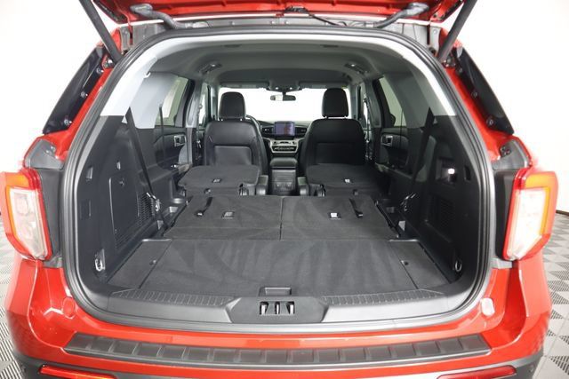 Used 2024 Ford Explorer XLT w/ Equipment Group 202A AWD/4WD image 65