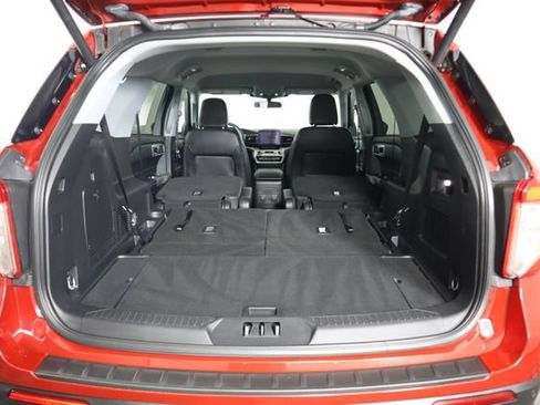 Used 2024 Ford Explorer XLT w/ Equipment Group 202A AWD/4WD image 65