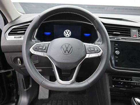 Used 2022 Volkswagen Tiguan SE AWD/4WD image 16