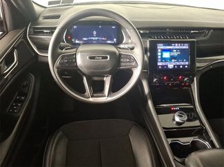 Used 2023 Jeep Grand Cherokee Altitude video 2