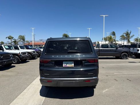 Used 2022 Jeep Wagoneer Series II w/ Premium Group I AWD/4WD image 7