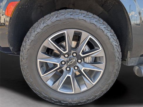 Used 2021 Chevrolet Tahoe Z71 w/ Rear Media and Nav Package image 9