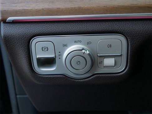 Used 2021 Mercedes-Benz GLS 450 4MATIC image 16