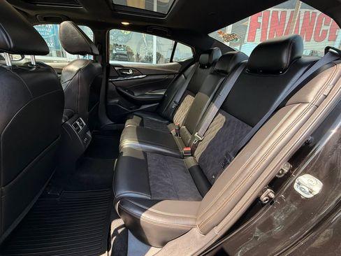 Used 2019 Nissan Maxima SR w/ Premium Package FWD image 11