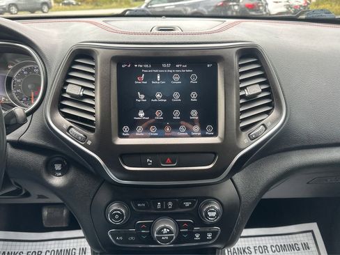 Used 2019 Jeep Cherokee Trailhawk w/ Cold Weather Group image 12