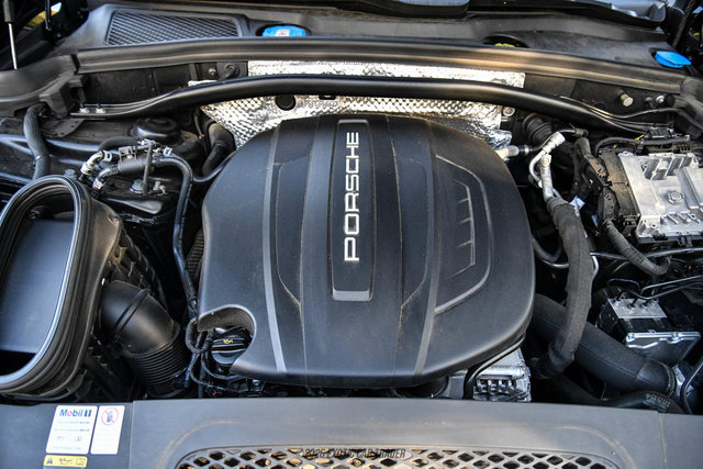 Used 2021 Porsche Macan AWD/4WD image 14